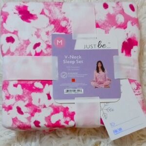 Just Be" NWT Pink Floral Pajama set, jogger pant w/pockets very soft,comfy